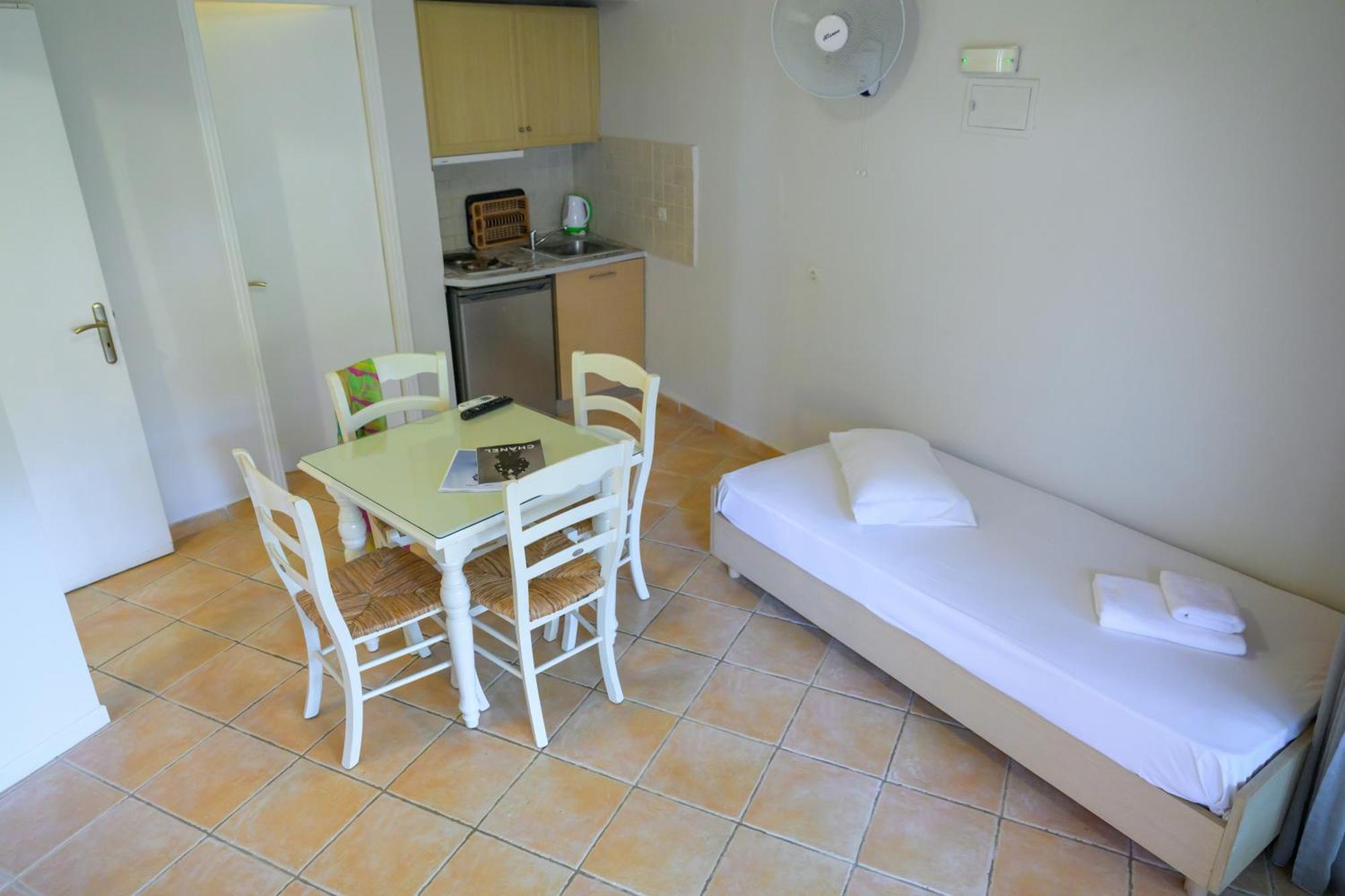 Rouda Bay Beach Hotel Mikros Gialos Exterior photo